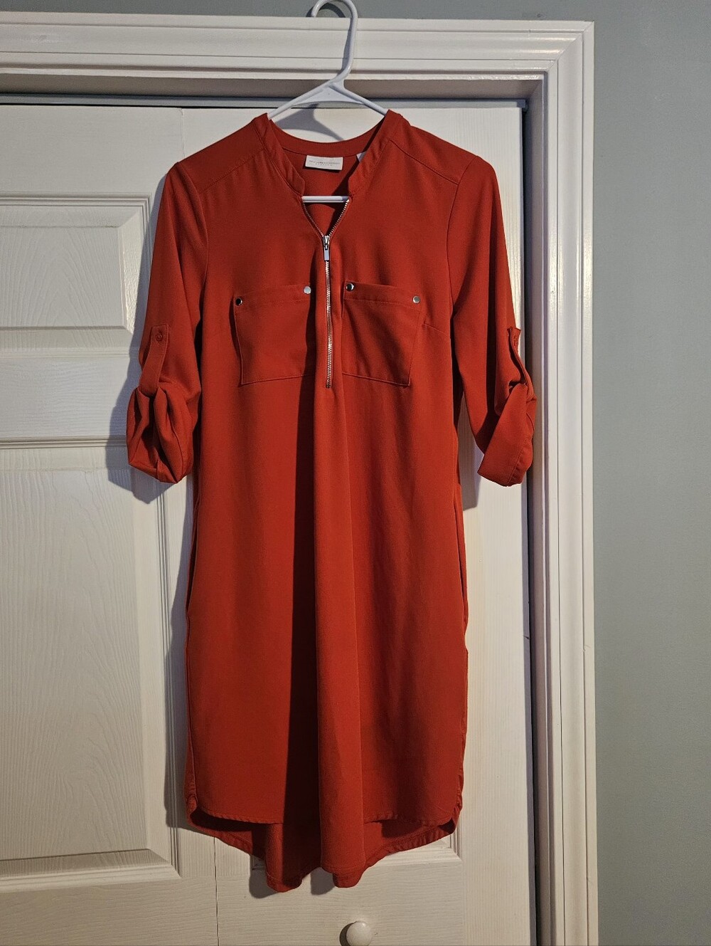 New York & Co shirt dress featuring a front zipper and adjustable sleeves Size S
